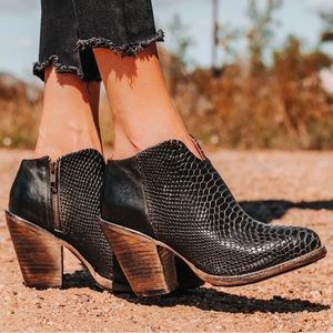 Freebird Detroit Booties - worn once 🌘🌵🌒